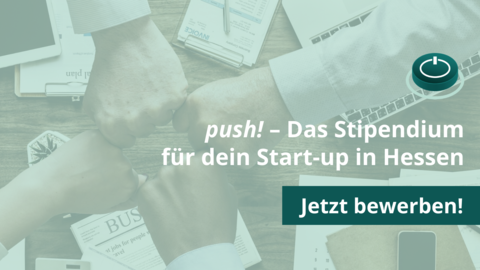 push! Vier Hände über Schreibtisch